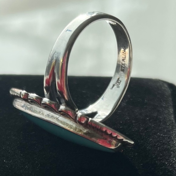 Gorgeous Silver Oval Turquoise Stone Ring | Size: 5 - Picture 7 of 10